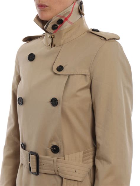 impermeabile beige burberry con jeans|Men’s Designer Rainwear .